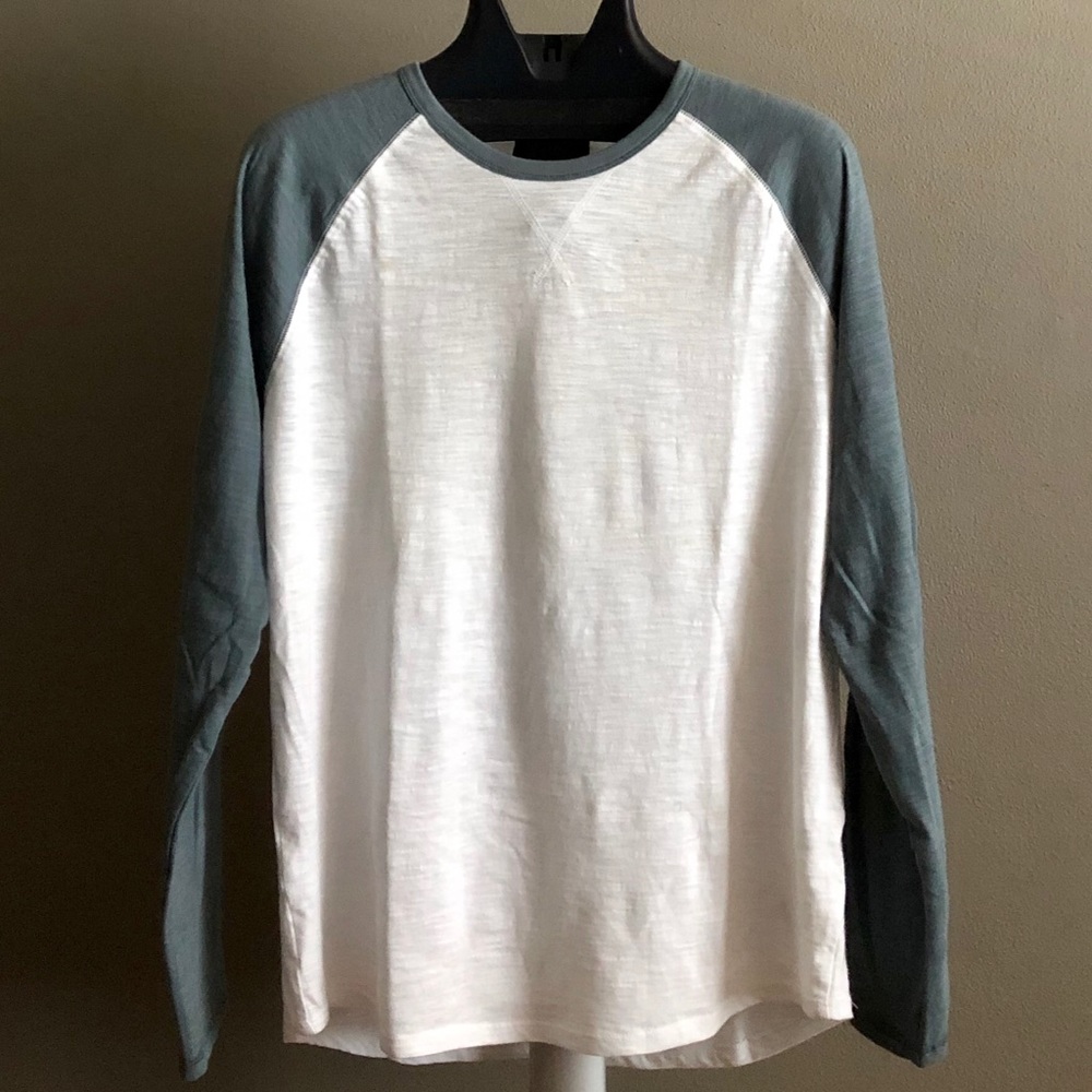 GAP MENS TEE SHIRT
